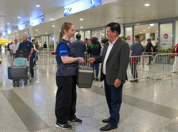 Thuốc giải độc 8.000 USD/lọ WHO hỗ trợ kịp thời, bác sĩ và người nhà ở Đà Nẵng cùng xúc động Thuốc giải độc 8.000 USD/lọ WHO hỗ trợ kịp thời, bác sĩ và người nhà ở Đà Nẵng cùng xúc động