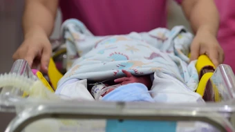 Thưởng tiền khuyến sinh và bài toán người trẻ ngại đẻ - Báo TinVina Sức khỏe