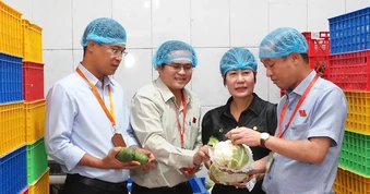 Thường trực HĐND TPHCM khảo sát ATTP công ty cung ứng suất ăn trường học
