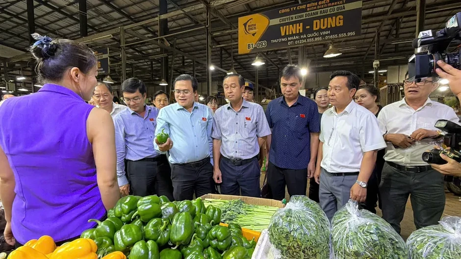 Thường trực HĐND TPHCM khảo sát ATTP tại chợ đầu mối Bình Điền Thường trực HĐND TPHCM khảo sát ATTP tại chợ đầu mối Bình Điền
