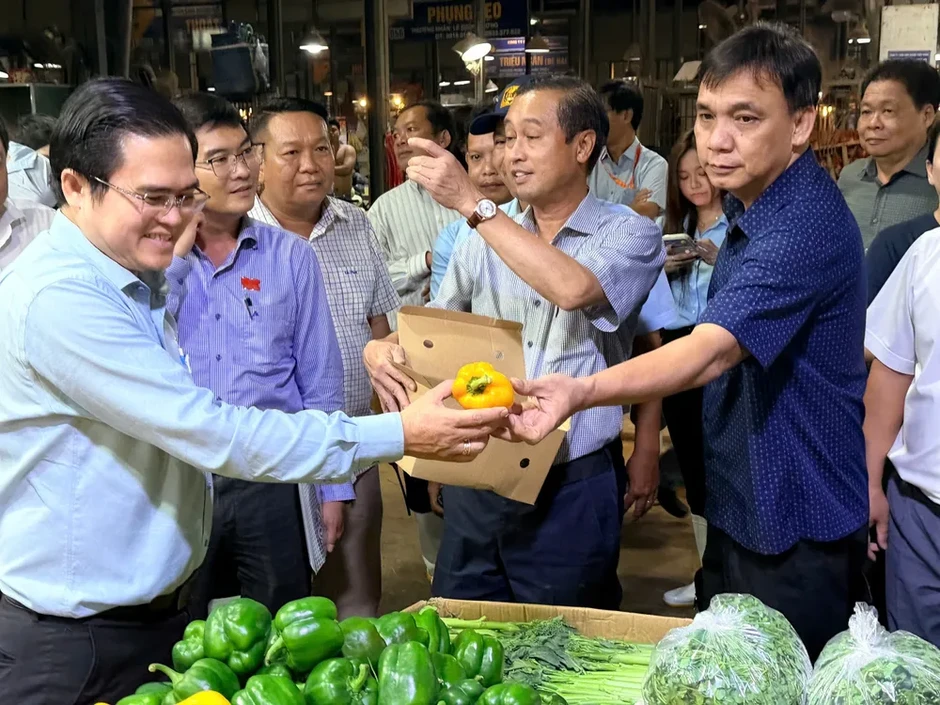 Thường trực HĐND TPHCM khảo sát ATTP tại chợ đầu mối Bình Điền Thường trực HĐND TPHCM khảo sát ATTP tại chợ đầu mối Bình Điền