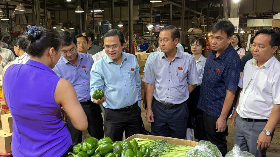 Thường trực HĐND TPHCM khảo sát ATTP tại chợ đầu mối Bình Điền Thường trực HĐND TPHCM khảo sát ATTP tại chợ đầu mối Bình Điền