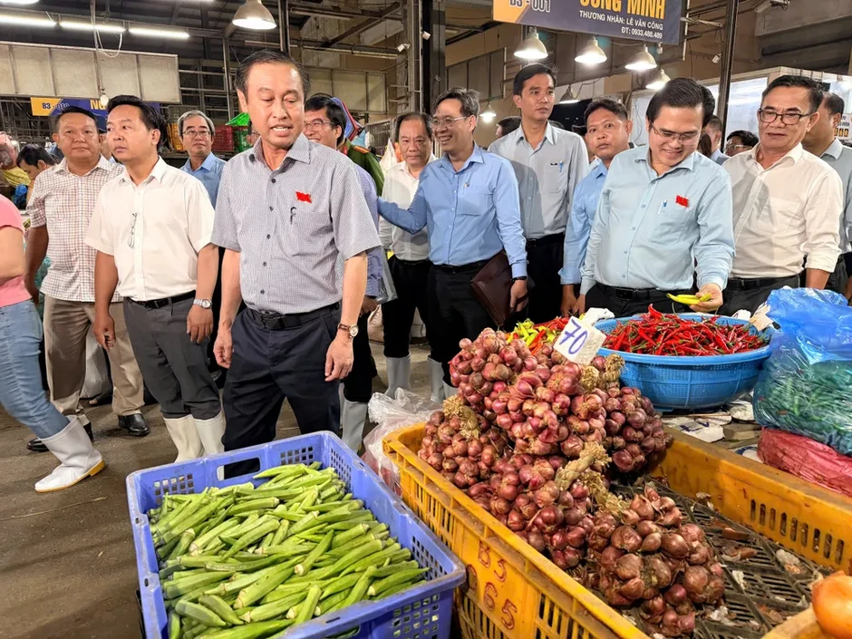Thường trực HĐND TPHCM khảo sát ATTP tại chợ đầu mối Bình Điền Thường trực HĐND TPHCM khảo sát ATTP tại chợ đầu mối Bình Điền