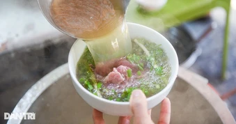 Thường xuyên ăn thịt bò tái, người đàn ông nhiễm sán dây bò dài 1,2m