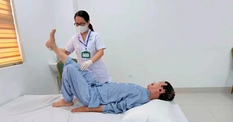 Tiếc cây xoài sai quả, người đàn ông suýt liệt sau cú ngã từ độ cao 3m