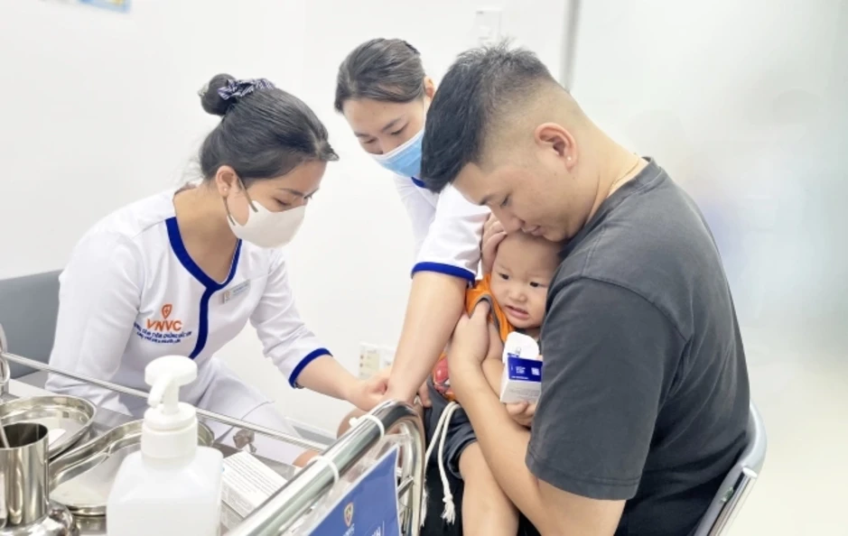 Tiêm một loại vaccine đã đủ phòng não mô cầu chưa? - Báo TinVina Tiêm một loại vaccine đã đủ phòng não mô cầu chưa? - Báo TinVina