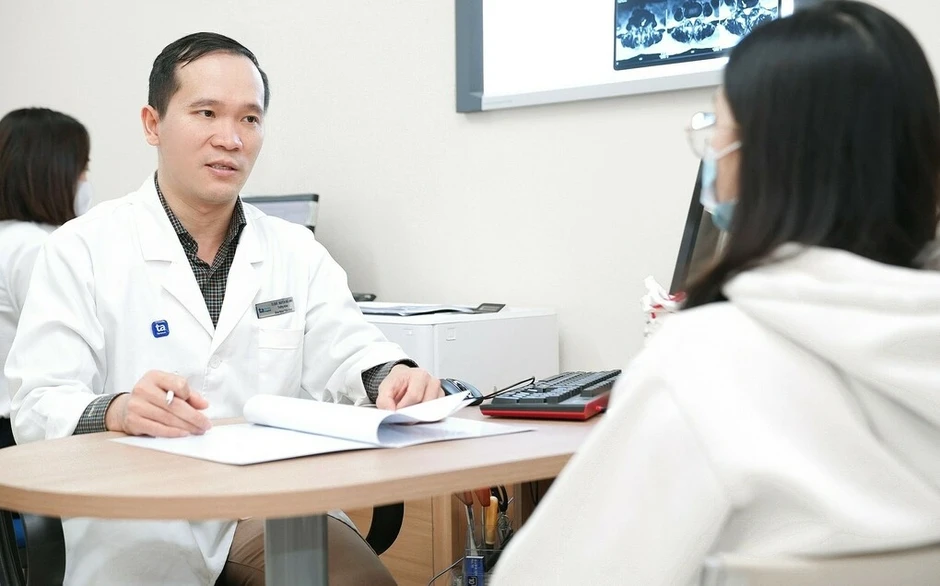 Tiêm phong bế thần kinh chữa thoát vị đĩa đệm thế nào - Báo TinVina