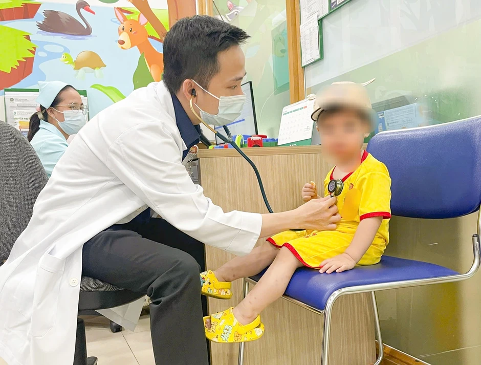 Tiêm vắc xin não mô cầu cho trẻ: Phụ huynh không nên hoang mang