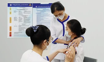 Tiêm vaccine HPV có khiến trẻ bị lùn? - Báo TinVina