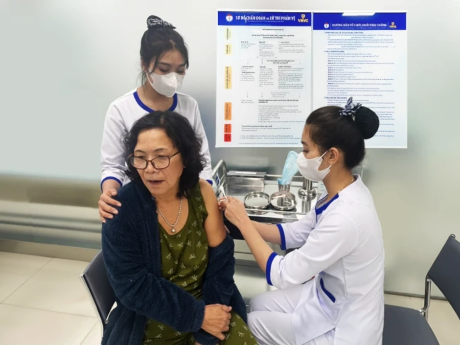 Tiêm vaccine vì sợ nhiễm virus gây dại - Báo TinVina