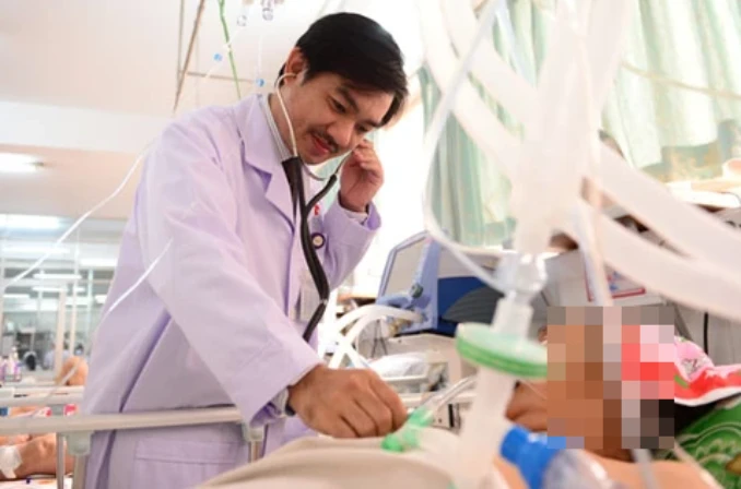 Tiếp nhận hàng chục ca đột quỵ mỗi ngày, bác sĩ cảnh báo 3 yếu tố nguy hiểm Tiếp nhận hàng chục ca đột quỵ mỗi ngày, bác sĩ cảnh báo 3 yếu tố nguy hiểm