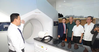 Tin vui cho bệnh nhân ung thư ĐBSCL: Cần Thơ chính thức bàn giao hệ thống xạ trị gia tốc
