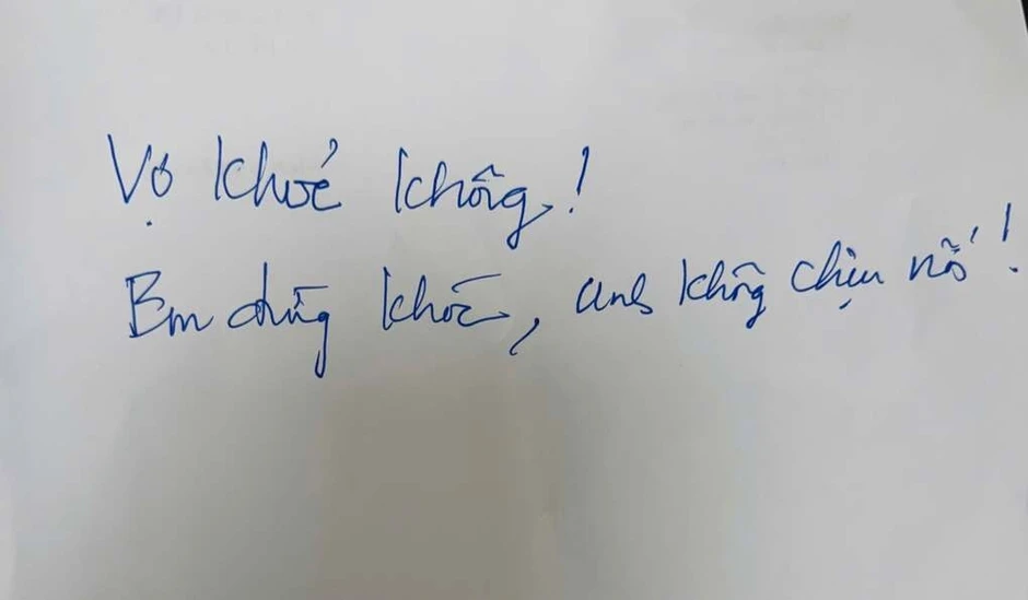 Tờ giấy nhăn viết từ phòng Hồi sức Tích cực Tờ giấy nhăn viết từ phòng Hồi sức Tích cực