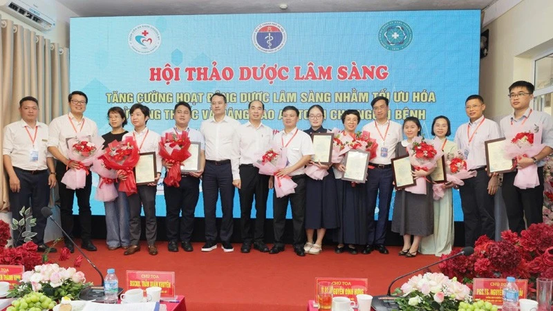 Tối ưu hóa sử dụng thuốc và nâng cao an toàn cho người bệnh Tối ưu hóa sử dụng thuốc và nâng cao an toàn cho người bệnh