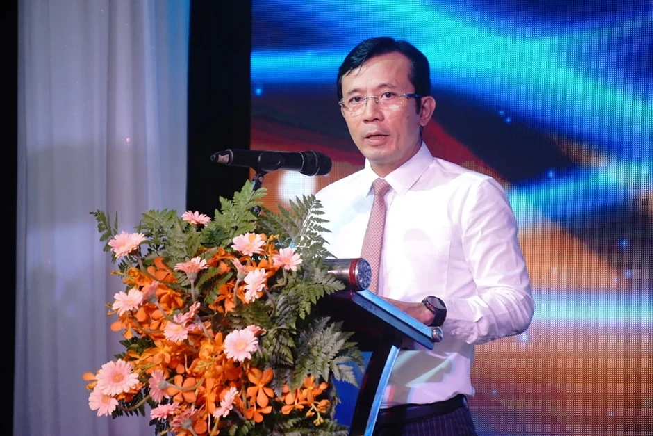 Tôn vinh những 'đại sứ áo trắng' lan tỏa tri thức sức khỏe vì cộng đồng Tôn vinh những 'đại sứ áo trắng' lan tỏa tri thức sức khỏe vì cộng đồng