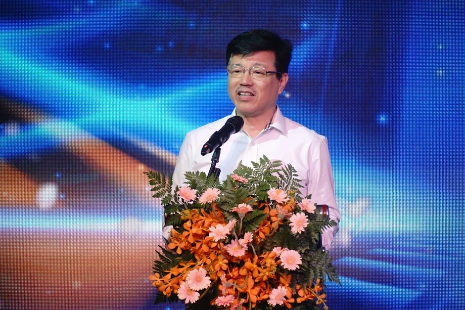Tôn vinh những 'đại sứ áo trắng' lan tỏa tri thức sức khỏe vì cộng đồng Tôn vinh những 'đại sứ áo trắng' lan tỏa tri thức sức khỏe vì cộng đồng