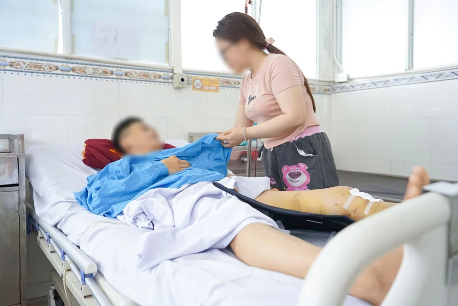 TP Hồ Chí Minh: Va chạm xe buýt, nam tài xế xe ôm công nghệ đa chấn thương nặng TP Hồ Chí Minh: Va chạm xe buýt, nam tài xế xe ôm công nghệ đa chấn thương nặng