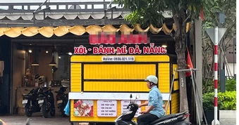 TPHCM: 17 người nghi bị ngộ độc thực phẩm sau khi ăn bánh mì