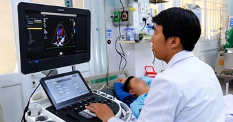 TPHCM: 2 cơ sở y tế hội chẩn từ xa, cứu bệnh nhân tim còn đập 30 lần/phút