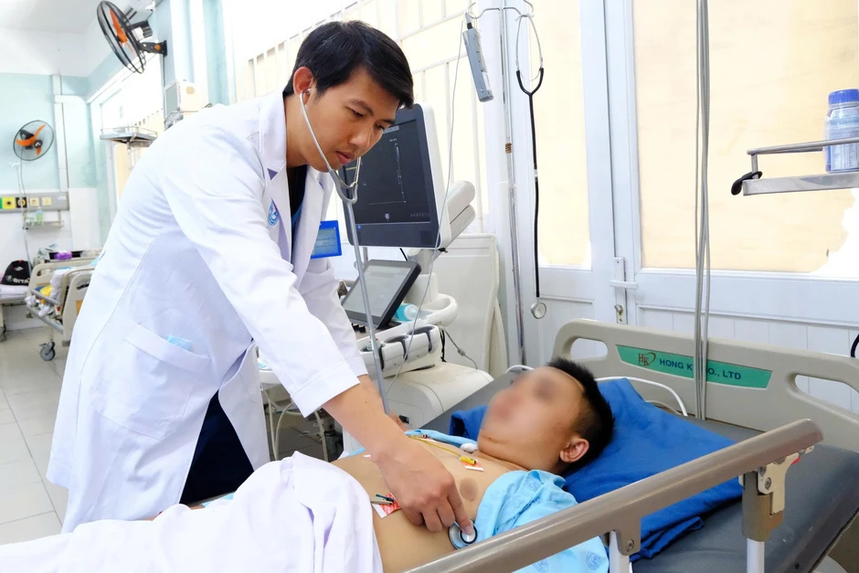 TPHCM: 2 cơ sở y tế hội chẩn từ xa, cứu bệnh nhân tim còn đập 30 lần/phút