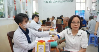 TPHCM 'đỏ mắt' tìm bác sĩ
