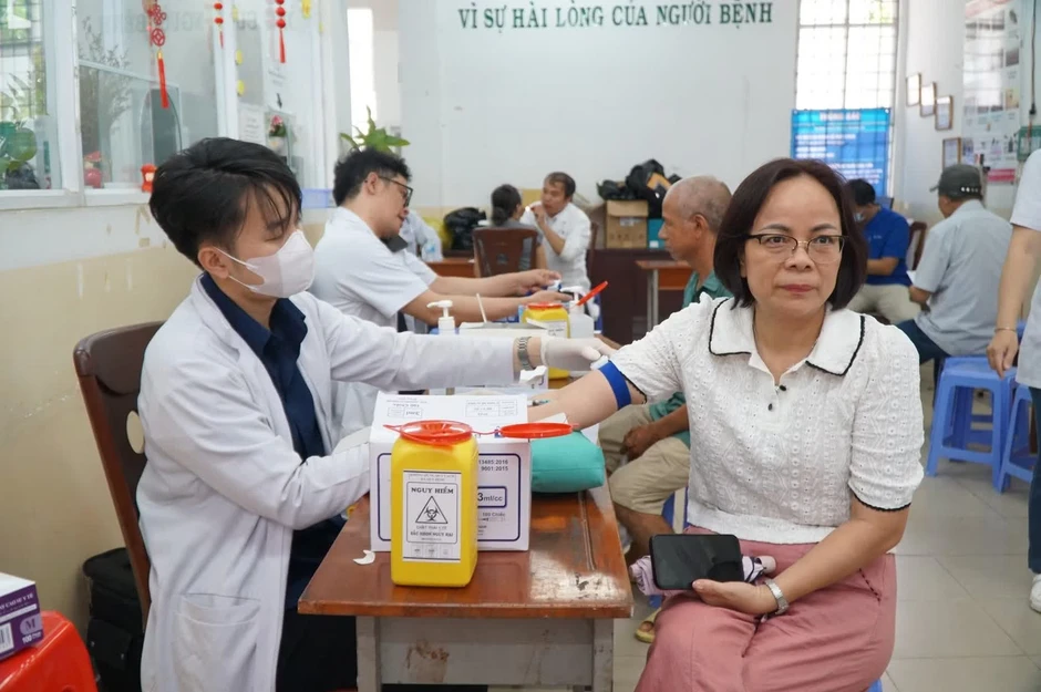 TPHCM 'đỏ mắt' tìm bác sĩ TPHCM 'đỏ mắt' tìm bác sĩ