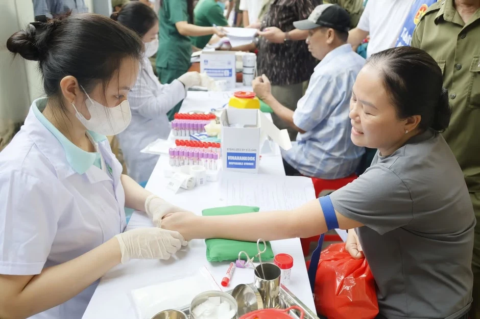 TPHCM 'đỏ mắt' tìm bác sĩ TPHCM 'đỏ mắt' tìm bác sĩ
