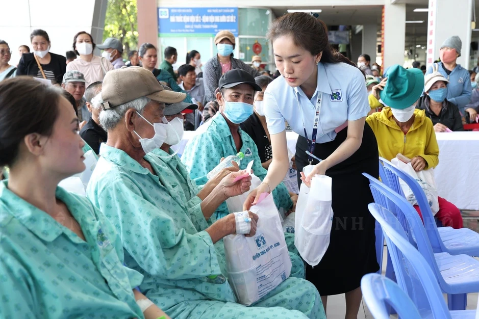 TPHCM khám sức khỏe miễn phí toàn dân: Các bệnh viện, trạm y tế vào cuộc TPHCM khám sức khỏe miễn phí toàn dân: Các bệnh viện, trạm y tế vào cuộc