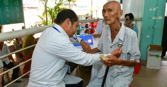 TPHCM làm thế nào để khám sức khỏe miễn phí cho toàn bộ 15 triệu dân?