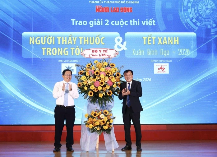TRAO GIẢI CUỘC THI VIẾT “NGƯỜI THẦY THUỐC TRONG TÔI” LẦN 4: Thầm lặng cống hiến không mệt mỏi TRAO GIẢI CUỘC THI VIẾT “NGƯỜI THẦY THUỐC TRONG TÔI” LẦN 4: Thầm lặng cống hiến không mệt mỏi