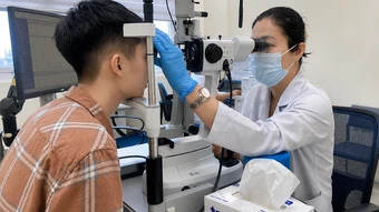 Trẻ cận một độ có cần can thiệp? - Báo TinVina