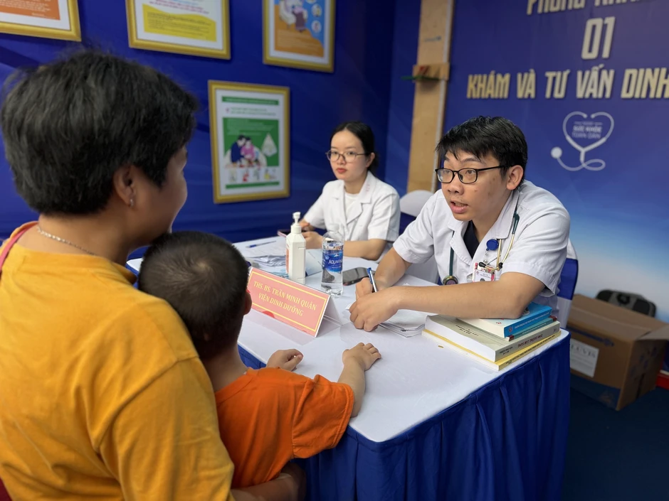 Trẻ dưới 6 tuổi được khám sức khỏe hằng năm, có tầm soát tự kỷ Trẻ dưới 6 tuổi được khám sức khỏe hằng năm, có tầm soát tự kỷ