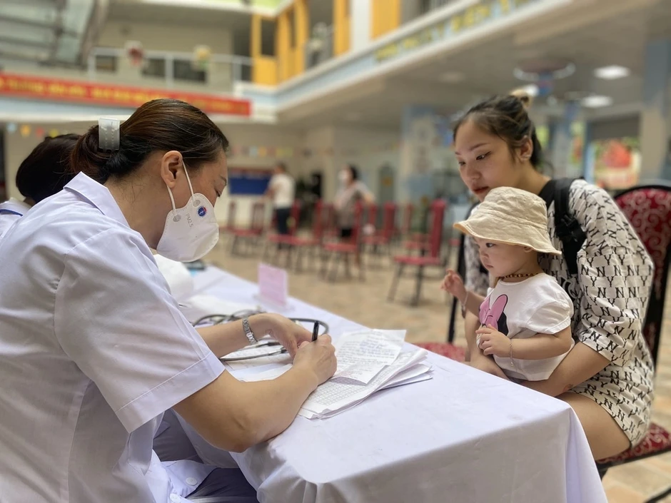 Trẻ dưới 6 tuổi sẽ được khám sức khỏe định kỳ như thế nào? Trẻ dưới 6 tuổi sẽ được khám sức khỏe định kỳ như thế nào?