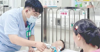 Trẻ mắc Adenovirus tăng cao: Diễn tiến nặng vì nhập viện muộn