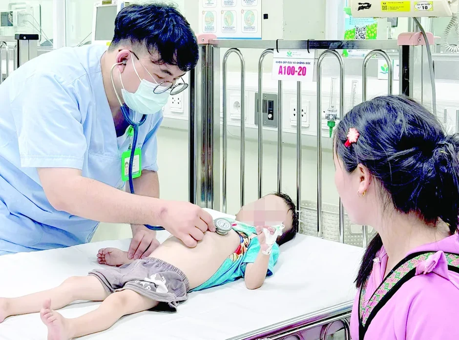 Trẻ mắc Adenovirus tăng cao: Diễn tiến nặng vì nhập viện muộn Trẻ mắc Adenovirus tăng cao: Diễn tiến nặng vì nhập viện muộn