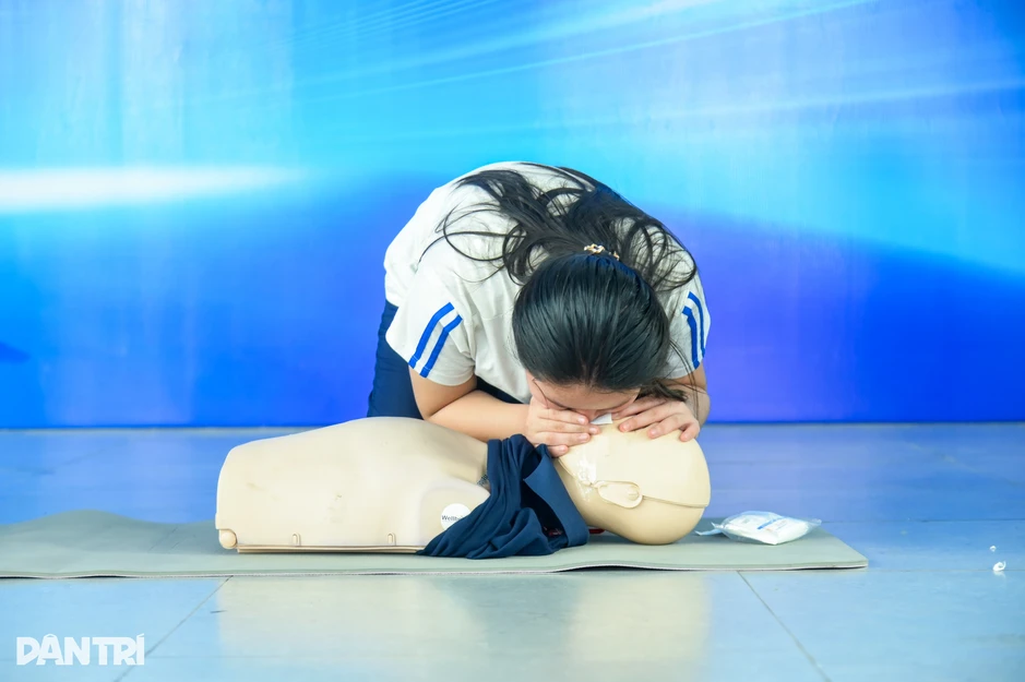 Trẻ nghỉ hè đi bơi, chuyên gia lưu ý kỹ năng sống còn để tránh đuối nước Trẻ nghỉ hè đi bơi, chuyên gia lưu ý kỹ năng sống còn để tránh đuối nước