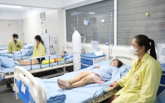 Trẻ nhập viện vì bệnh mùa hè gia tăng Trẻ nhập viện vì bệnh mùa hè gia tăng