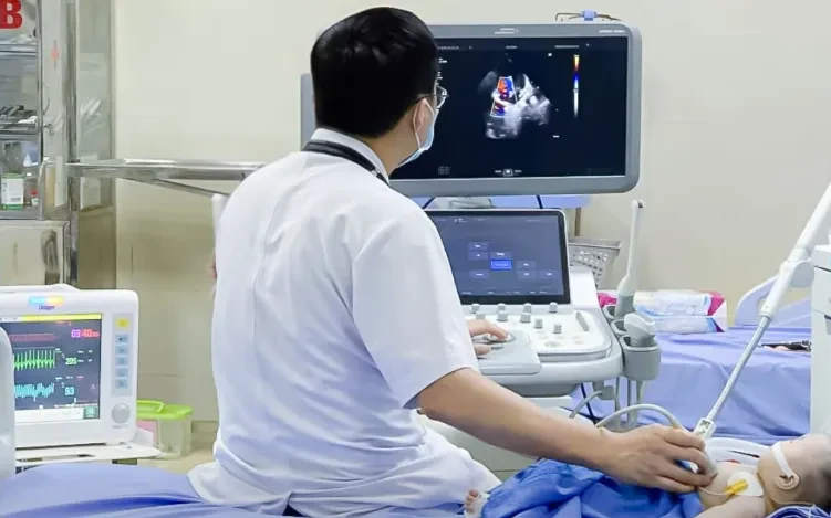 Trẻ sốc phản vệ do sữa công thức, biến chứng suy tim cấp Trẻ sốc phản vệ do sữa công thức, biến chứng suy tim cấp