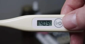 Trẻ sốt cao, khi nào cần nghĩ tới viêm não Nhật Bản?