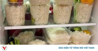 Trữ cơm trong tủ lạnh sai cách, coi chừng rước độc tố vào người