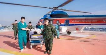 Trực thăng xuyên đêm đưa bệnh nhân chấn thương nặng từ đảo về đất liền