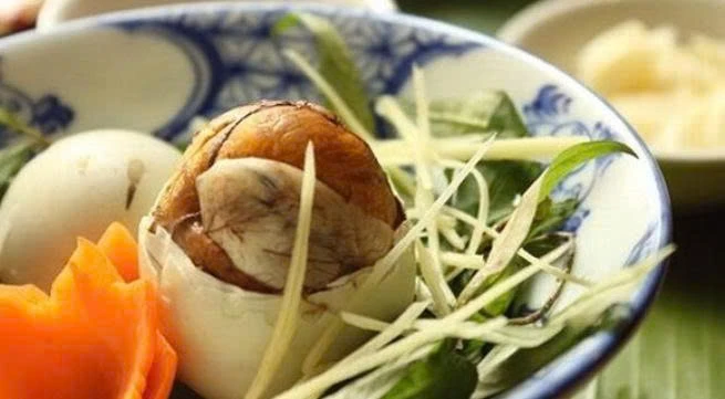 Trứng vịt lộn: Món “đại bổ” nhưng ăn sai cách có thể gây hại Trứng vịt lộn: Món “đại bổ” nhưng ăn sai cách có thể gây hại