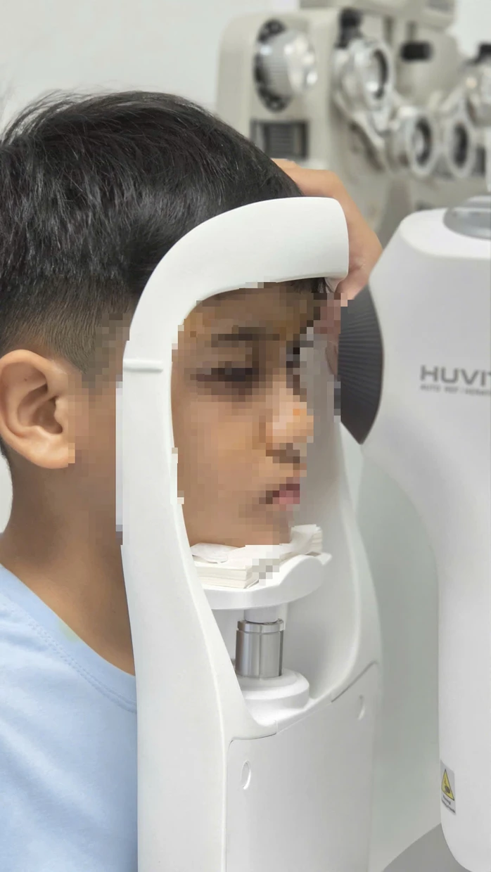 Trường hợp hy hữu: Một bé trai 10 tuổi bị đục thủy tinh thể 2 mắt
