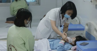 Từ 15-7, tăng mạnh phụ cấp trực, phẫu thuật cho nhân viên y tế