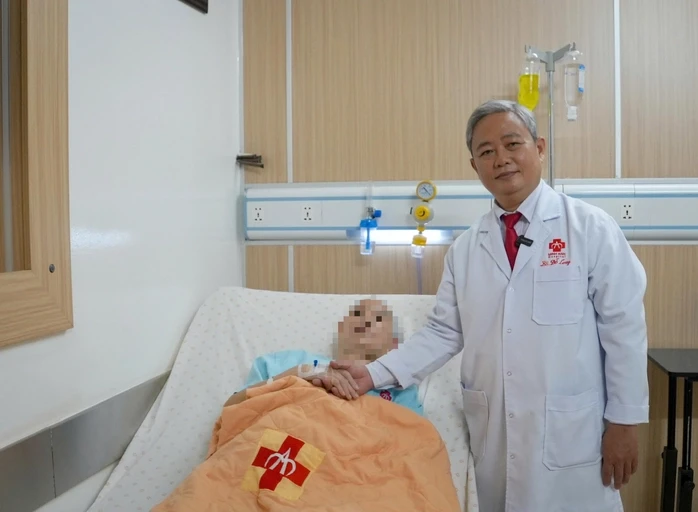 Từ cú ngã xe đạp, phát hiện khối u não to bằng quả cam