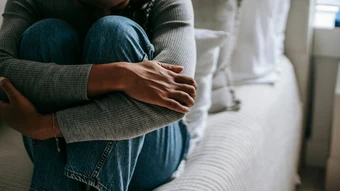 Tự dán nhãn mắc bệnh tâm lý sau những cú lướt màn hình