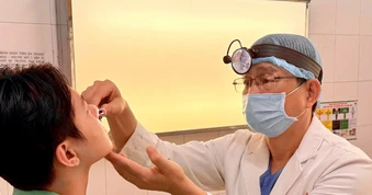Tự điều trị viêm xoang, nam thanh niên bị khuẩn tụ cầu ‘ăn’ mất xương trán