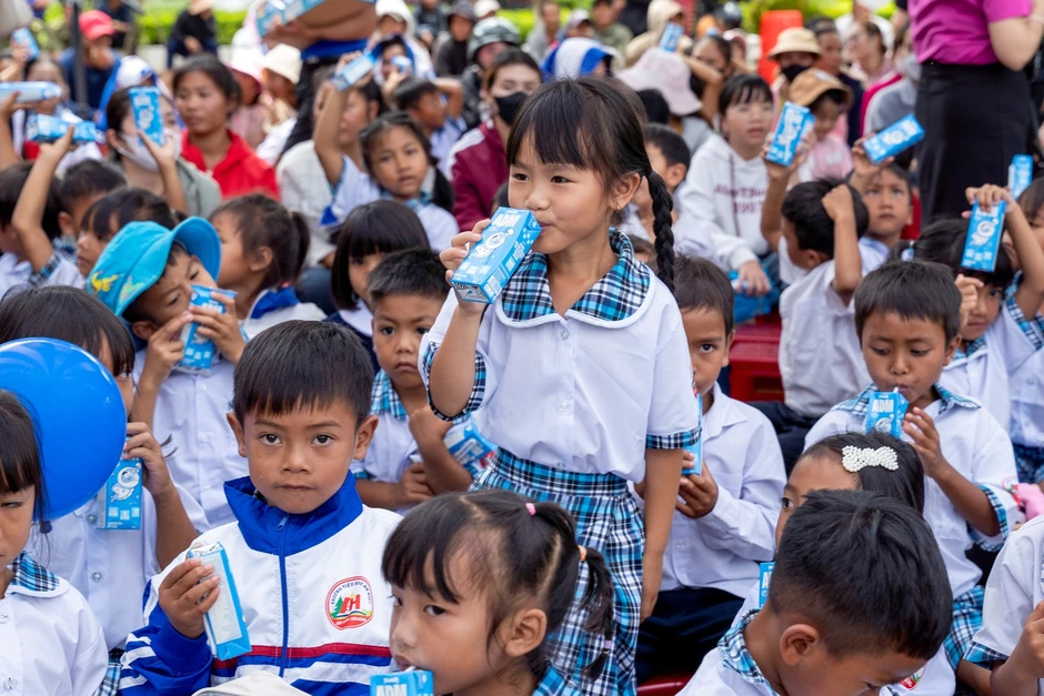 Từ ly sữa đến cơ hội phát triển: Hành trình vun đắp tương lai trẻ em Việt của Vinamilk