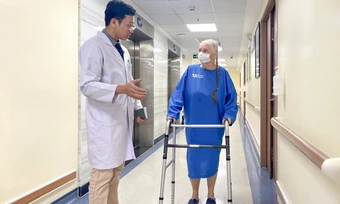 Từ Mỹ đến Việt Nam thay khớp gối - Báo TinVina