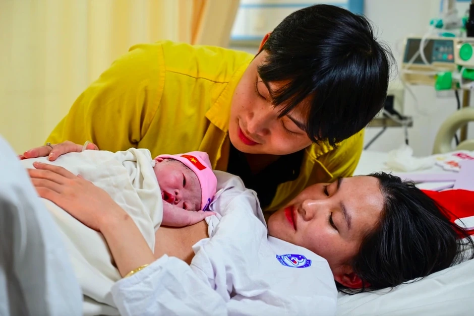 Từ 'mỗi nhà hai con' đến nỗi lo không ai muốn sinh Từ 'mỗi nhà hai con' đến nỗi lo không ai muốn sinh